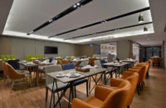 โรงแรมอีชาร์ม