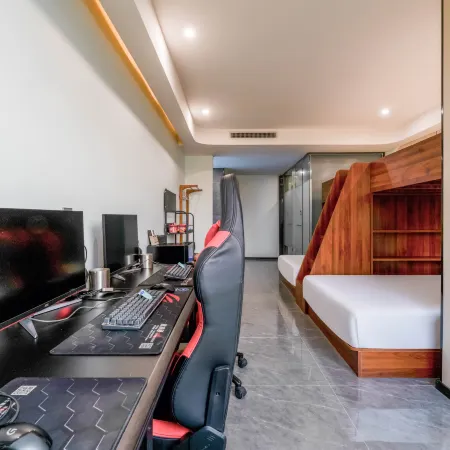 A+E-sports Hotel (Xinzheng Longhu Commercial Plaza) Отели рядом с достопримечательностью «Ван Император Цинь Цинь»