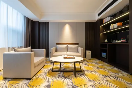 The GiorgioMorandi Hotels F (Shandong International Convention and Exhibition Center Store) Отели рядом с достопримечательностью «Jinan Forest Park»