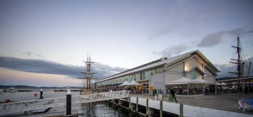 Somerset on the Pier Hobart - Airport Shuttle