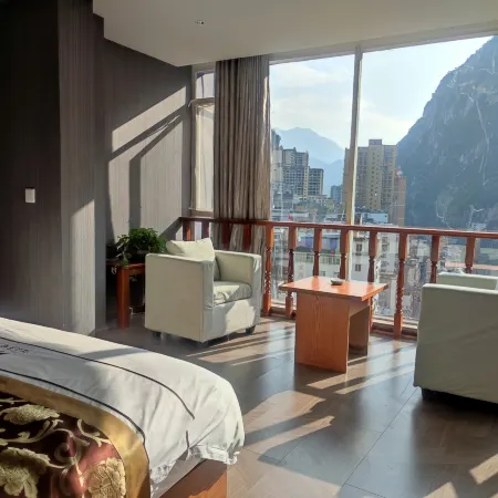 Yanjin Jiangshan Duojiao Hotel