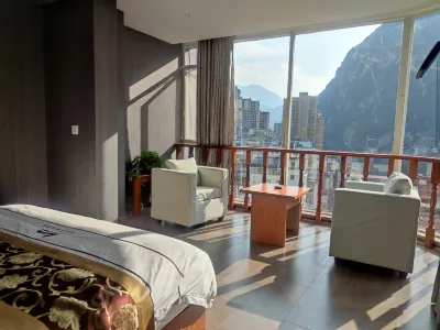 Yanjin Jiangshan Duojiao Hotel فنادق في يانجين