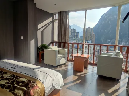 Yanjin Jiangshan Duojiao Hotel Отели рядом с достопримечательностью «Dousha Gate Ancient Town»