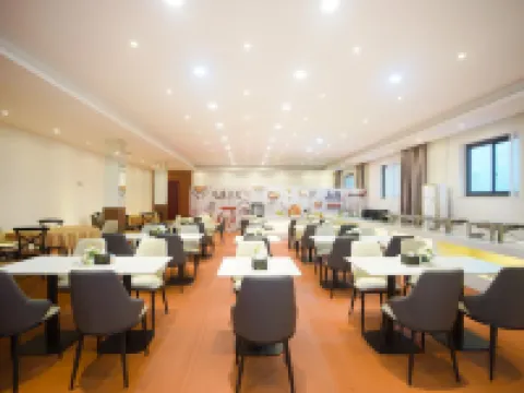 Lavande Hotel (Chibi High-speed Railway Station) Hotels in Chibi