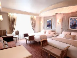 Disneyland Hotel