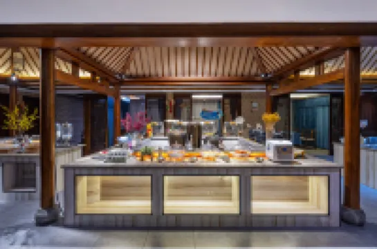 Chengkong Carrey International Hotel (Jingmen Railway Station Jingchu University of Technology)