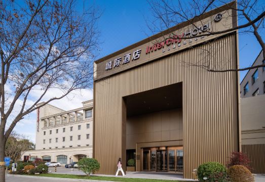 2. 머큐어 상하이 ..