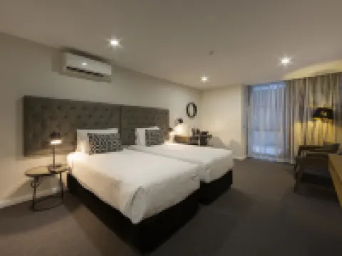 โรงแรมอเวนิว แคนเบอร์รา โรงแรมในBraddon