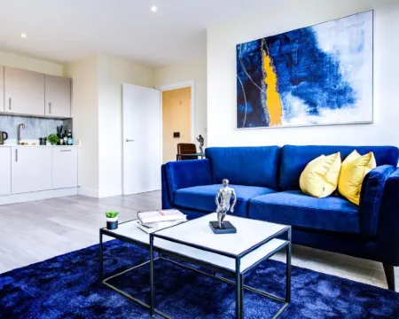 Hybrid Resi - Cheam, Sutton Near Wimbledon with Onsite Car Parking Hotels in Sutton