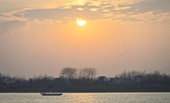 Beinuo Holiday Inn Tongling (Tianjing Lake Park store)