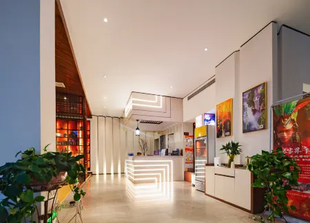 Beian Qingshe Holiday Inn (Zhangjiajie Wulingyuan Forest Park Branch) Отели рядом с достопримечательностью «Zhangjiajie National Forest Park»