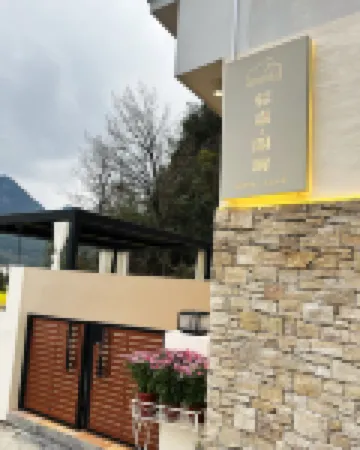 結廬民宿 興義万峰林（上納灰）