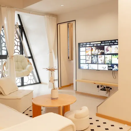 Zizaitian Homestay (Dujiangyan Scenic Area South Bridge Branch)