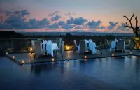 Sovereign Bali Hotel - piscina