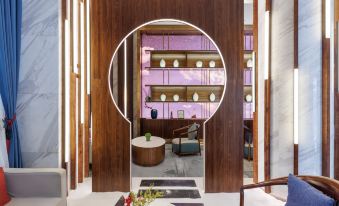 Huayi Hotel (Shenzhen Bao'an Pingzhou Subway Station)