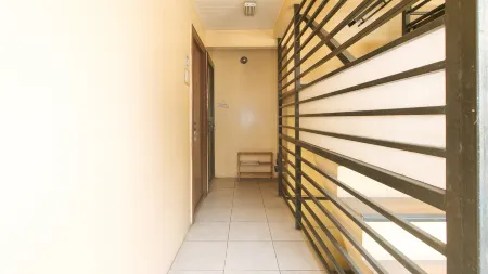 RedDoorz @ Moss Hotel Guevarra Dasmarinas