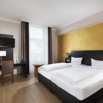 Wyndham Duisburger Hof Hotels near Ebertbad Oberhausen