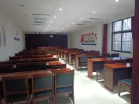 โรงแรม ฮอลิเดย์ หลงชาง