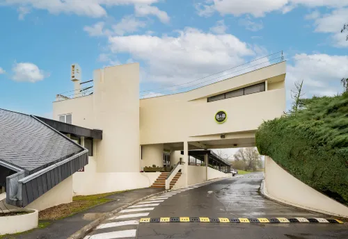 B&B HOTEL Valenciennes Sud 3 étoiles Hotels in Rouvignies