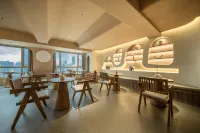 윤슈오 · 하이 스카이 프라이빗 호텔 (화궈위안 화이트 하우스 송화로 지하철역)