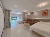 Wuhan Xilai Light Luxury Homestay (Xujia Peng Subway Station)
