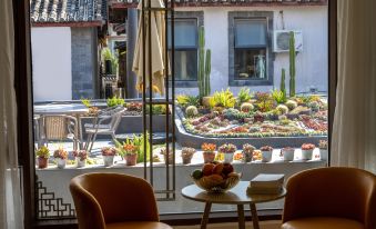 Rongyi Meisu Inn (Lijiang Old Town)