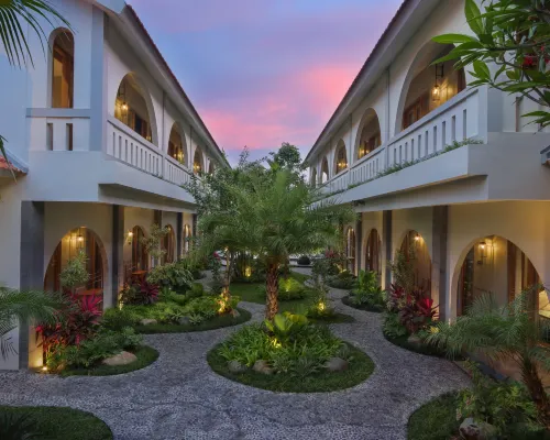 MAHALONA BALI STAY CANGGU Hotels near Berawa