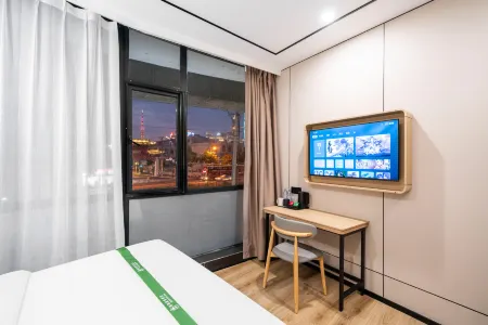 GreenTree Inn Express (Shanghai City God's Temple BundYu Garden subway station shop)