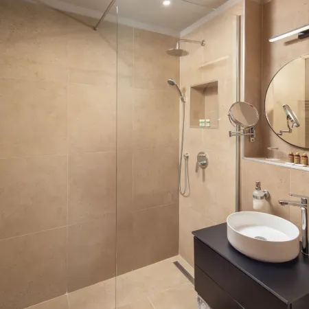 Escala Hotel & Suites Отели рядом с достопримечательностью «Стадион «Групама Арена»»