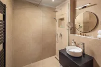 Escala Hotel & Suites - parking
