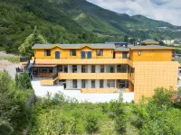Hongxuan Chinese Inn (Tanchang West Toll Station Lanzhou-Haikou Expressway Exit) Hotels near Hadapu Railway Station