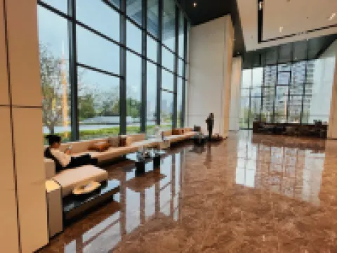 麓鳴輕奢影院公寓（麓雲路地鐵站店）