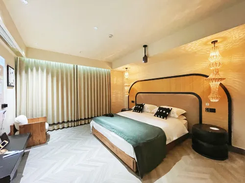 Fenglanju Jimi Audio-Visual Smart Homestay (Huize Ancient City) - 2-Star