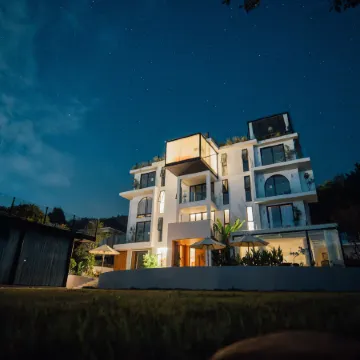 Yunfu Mountain Moon Light Luxury Resort Homestay (Tonglu OMG Heartbeat Paradise Store)