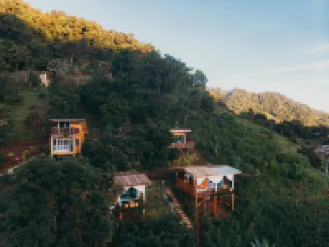 CR Farm stay Hotels in Mae Rim