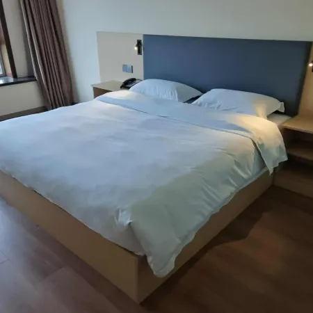 Ease Hotel (Huludao North Railway Station Gaoxin Fifth Road) Отели в г. Хулудао