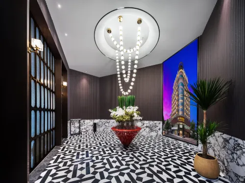 Designer The Hotel·Serenity Hotel - Airport Shuttle