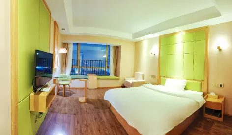 Longwu View Hotel (Guiyang Huaguoyuan Shopping Center White House)