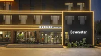 柒星國際飯店 鏡湖附近的飯店