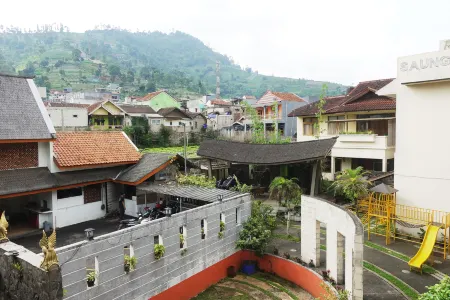 Saung Balibu Hotel Отели рядом с достопримечательностью «Zoomanji Bandung»