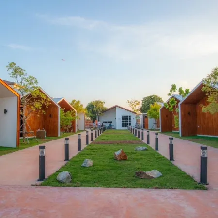 The O-Zone Airport Riviera Lodge Отели рядом с достопримечательностью «Ват Плуксаттха»