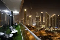 Panoramic Burj Khalifa view-64th flr infinity pool