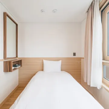 Kenny Stay Jeju Seogwipo Отели рядом с достопримечательностью «Водопад Вонан»