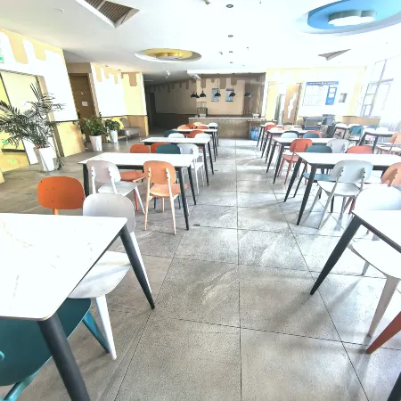 Ruili Manxing Boutique Hotel