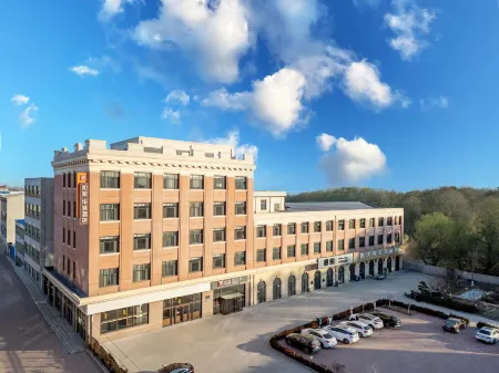 Huayi Select Hotel (Hejian Migezhuang Diyi Zhongxue) Отели в г. Хэцзянь