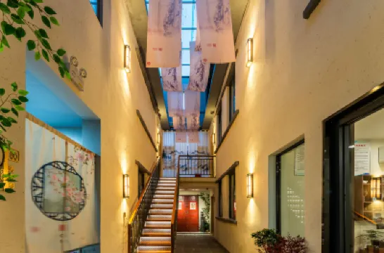 Dongmoshang Guesthouse (Luoyi Ancient City · Lijingmen · Shizi Street Branch) โรงแรมใน