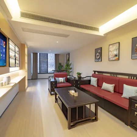 Qingmucun Grand Hotel (Qingmucun Ancient Town Tourist Reception Center)
