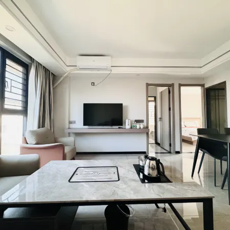 Haiyue Hotel (Sanjiang Trade City, Free Airport Shuttle, Self-Service Laundry)