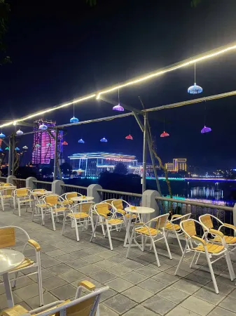 SOCA Hotel Lao Cai Отели рядом с достопримечательностью «Hồ Chí Minh Park»