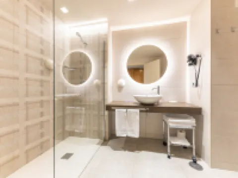 โรงแรม พอร์ต อาลิคันเต้ ซิตี้ & บีช โรงแรมในอลิกานเต